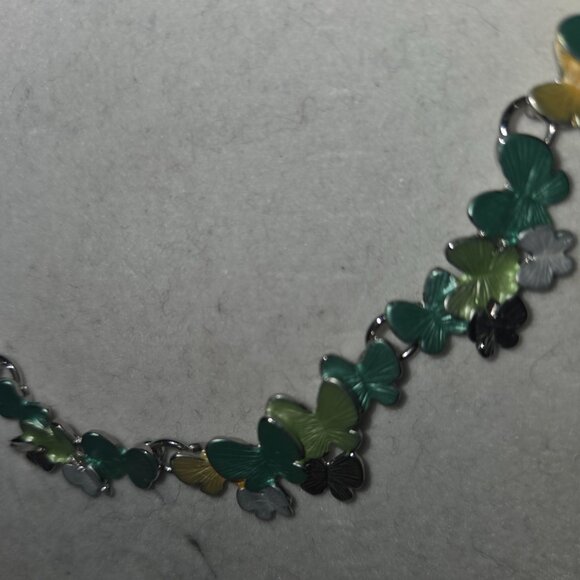 Butterfly Elegance Green enamel 17" Chain with 3" extender and matching earings - Picture 2 of 5